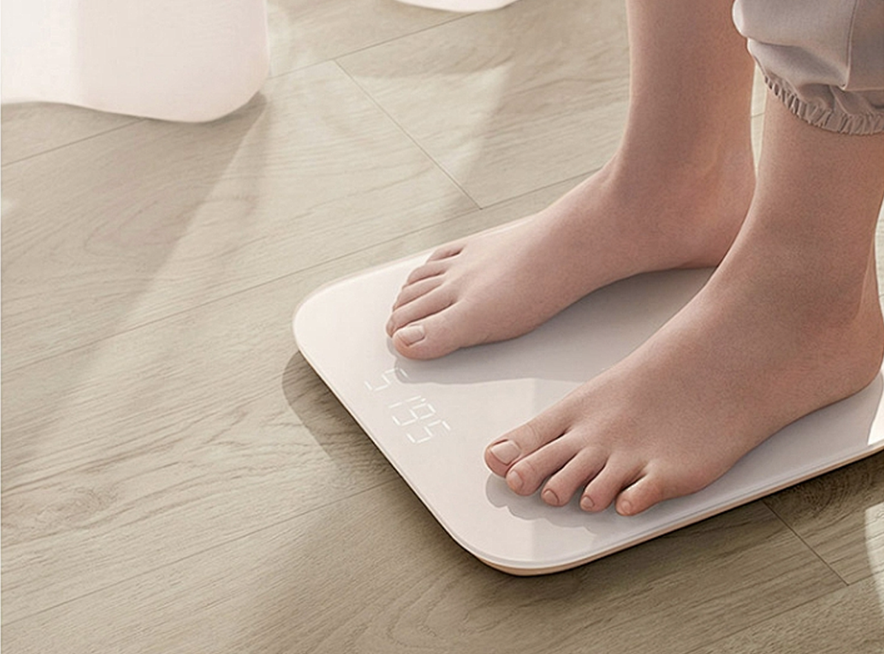 Hotel room weighing scales